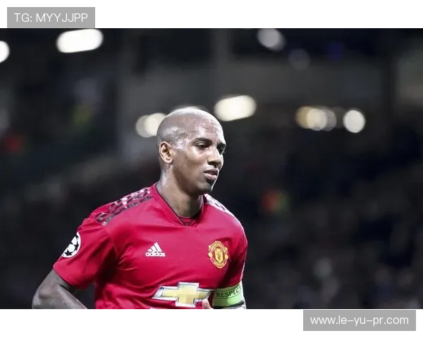 阿什利·扬:英格兰边锋回顾辉煌生涯,展望未来挑战 阿什利·扬:英格兰边锋回顾辉煌生涯,展望未来挑战